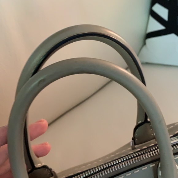 SOLDā¼ļøAuthentic Prada Handbag with shoulder strap - Picture 13 of 15